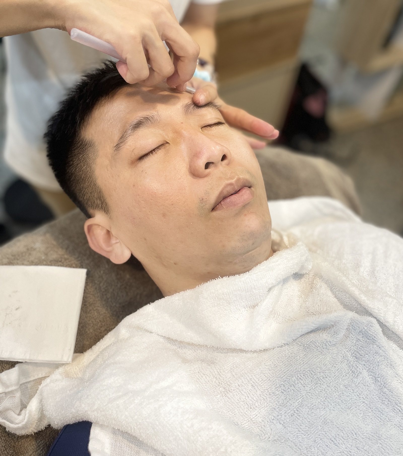 草光掏耳 臉部修刮