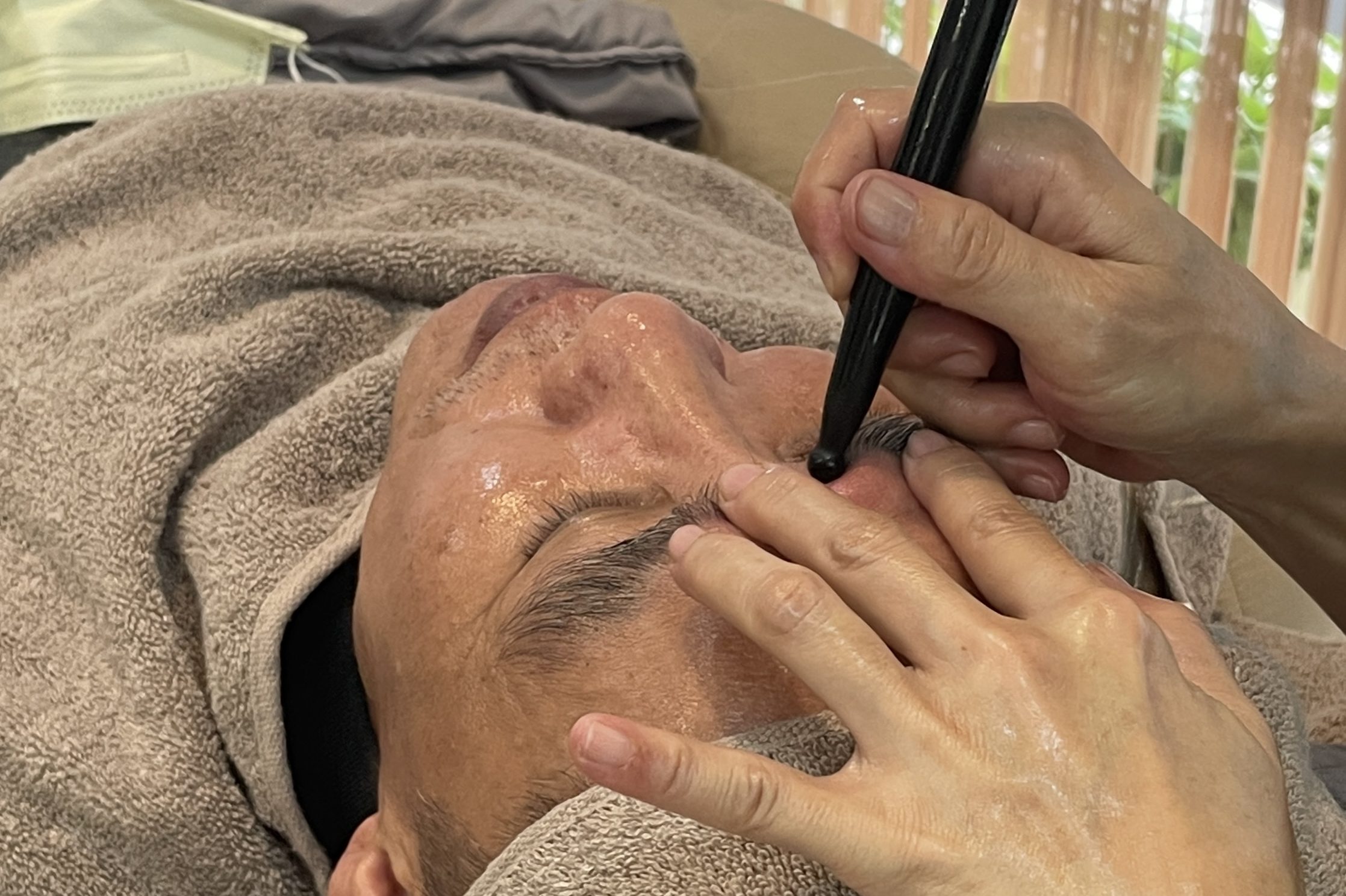 台南草光掏耳紋繡生活美學 臉部撥筋