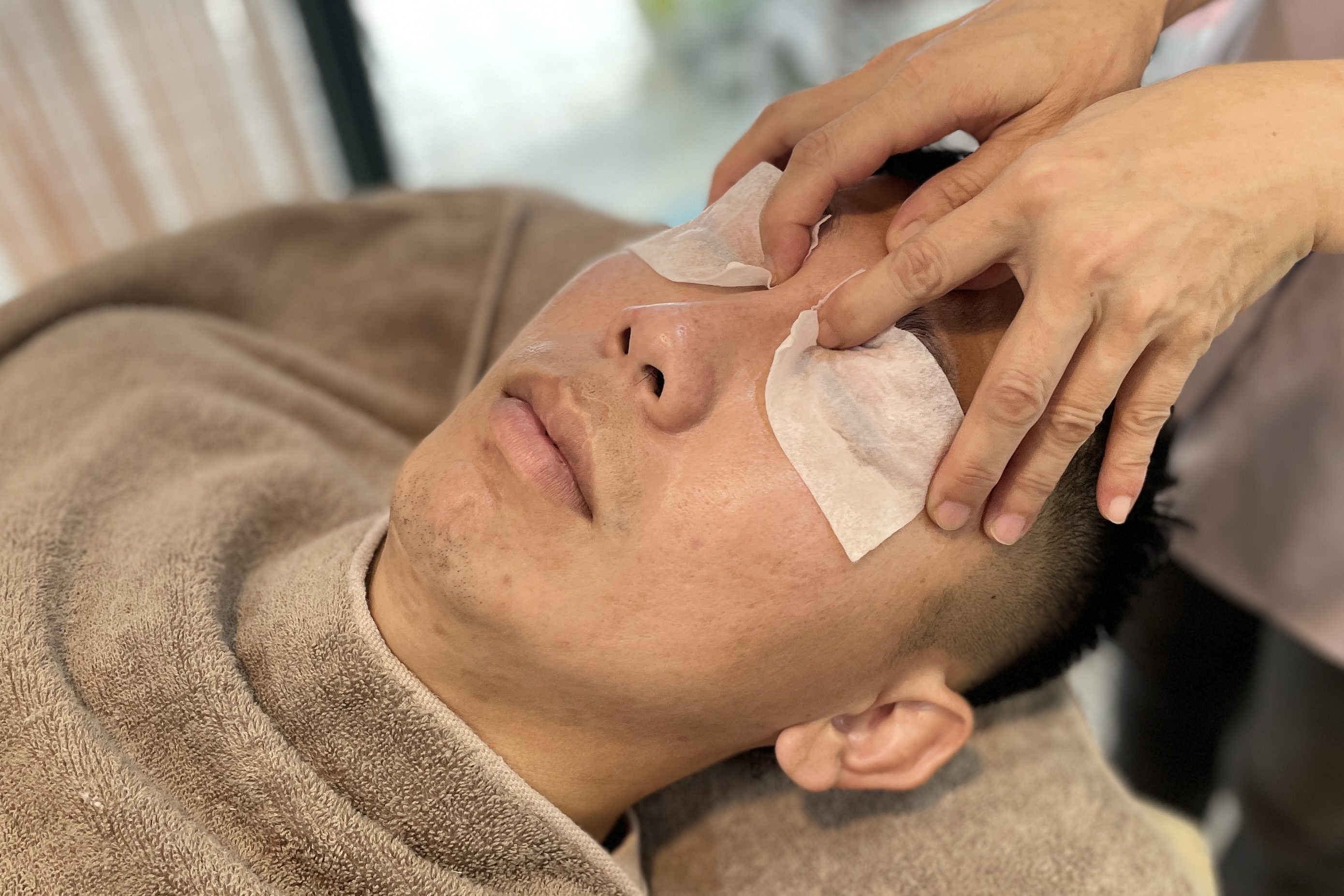 台南草光掏耳紋繡生活美學 眼睛紓壓、銀珠洗眼